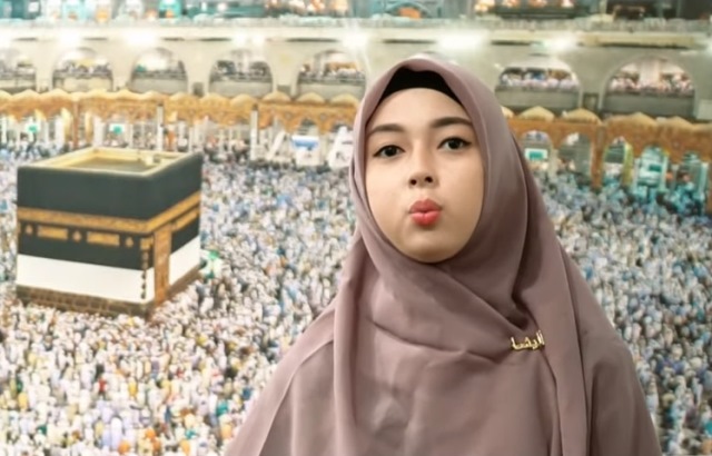 Cerita Mualaf Cantik Angelina Bisa Berangkat Umrah Gegara Jajanan Rp 10 Ribu
