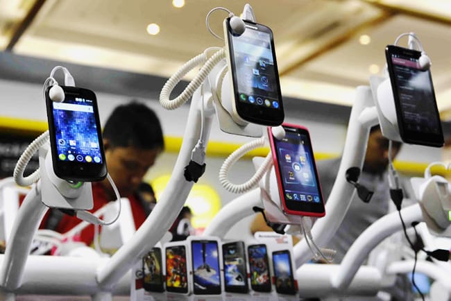 Daftar Lengkap Merek HP Banting Harga Akhir Tahun: Samsung, iPhone, Vivo dan Oppo