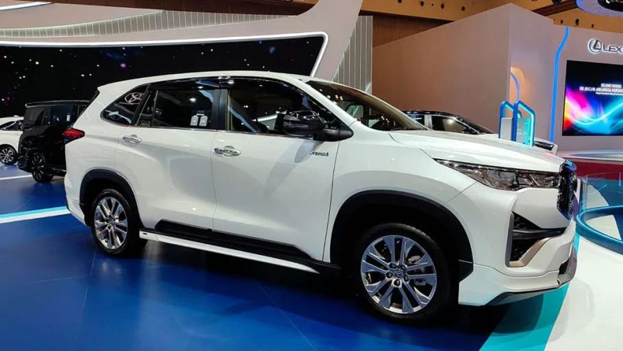 Deretan Mobil Hybrid Dapat Keringanan Pajak Barang Mewah 2025