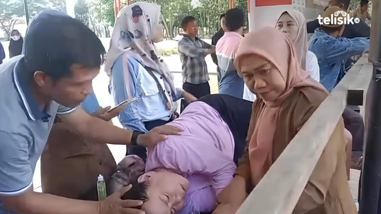 Honorer Hamil Pingsan Saat Aksi Tolak Hasil Pengumuman PPPK Kabupaten Konawe