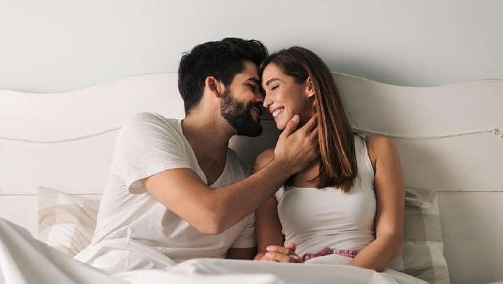 Lima Keuntungan Berhubungan Intim Sebelum Tidur di Malam Hari