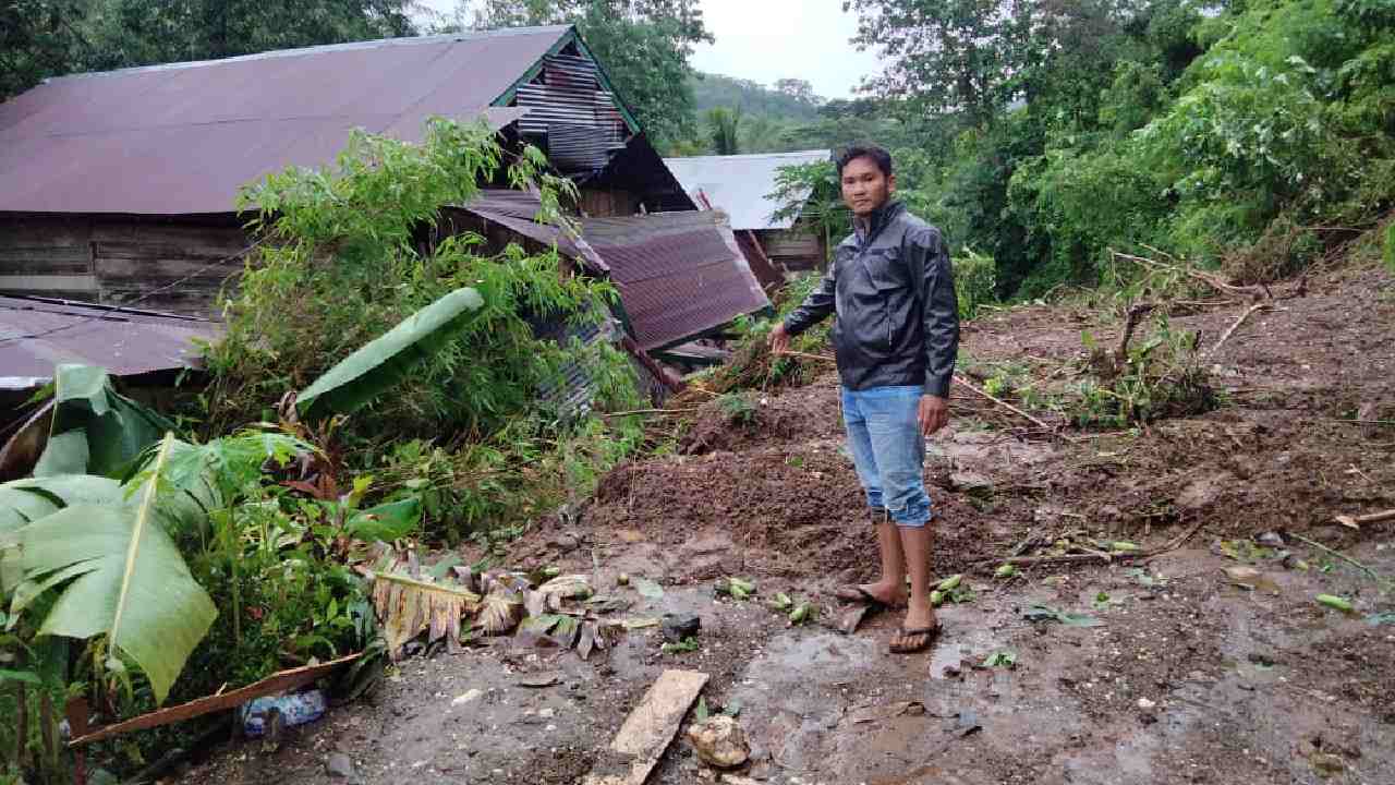 Longsor Terjang Dua Rumah Warga di Kolaka