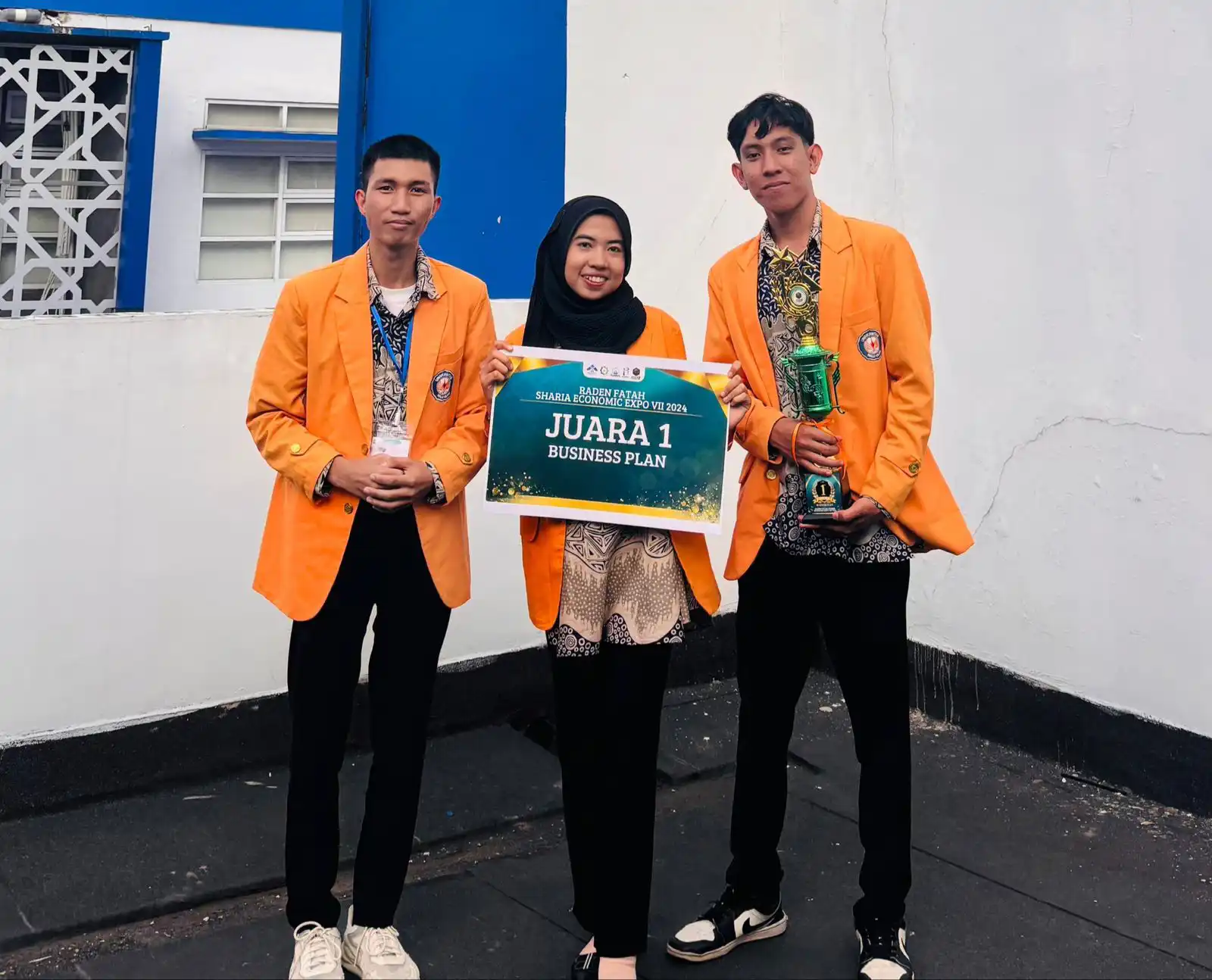 Mahasiswa UHO Kendari Juara 1 Perencanaan Bisnis di Palembang