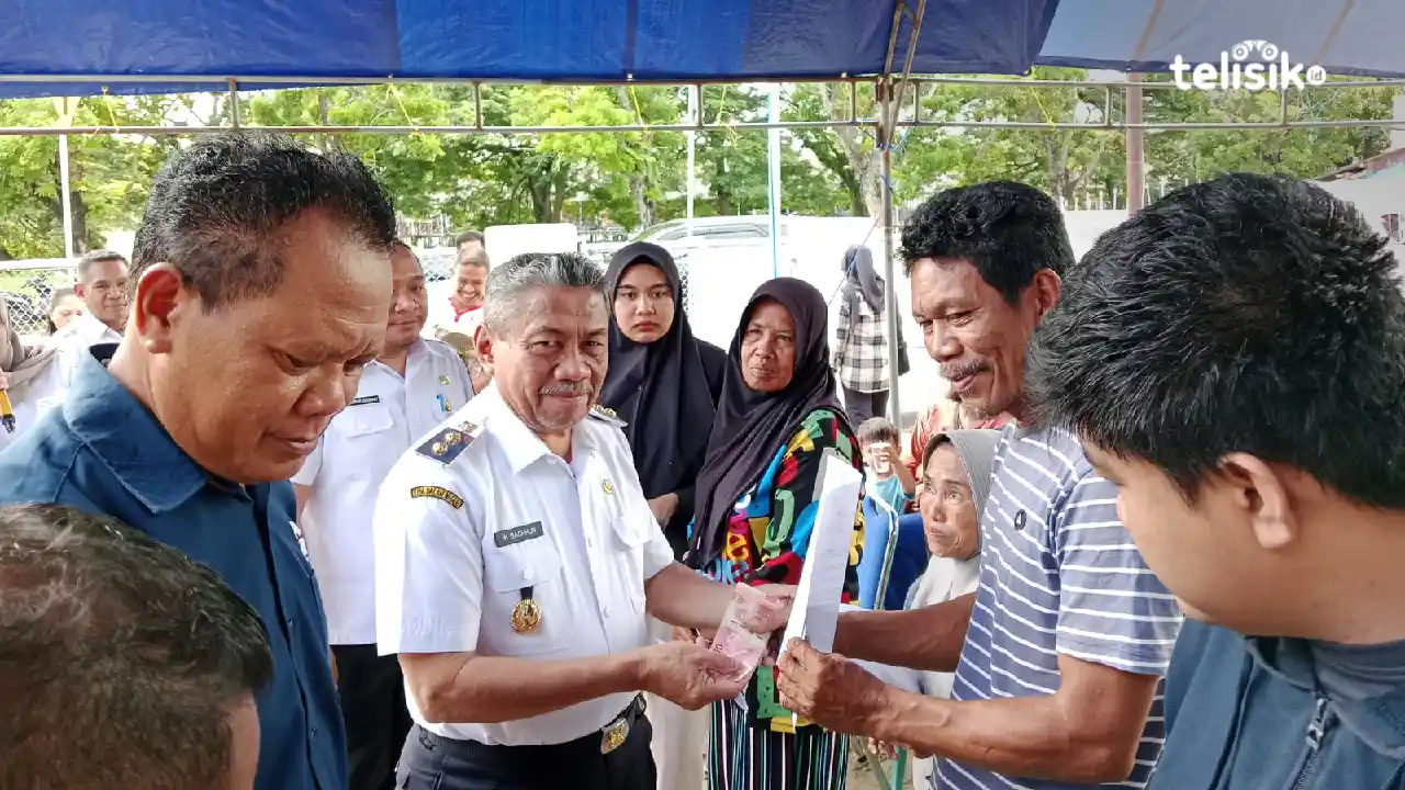 Plt Bupati Muna: Laporkan Jika Penerima Bansos Dicoret Karena Pilkada