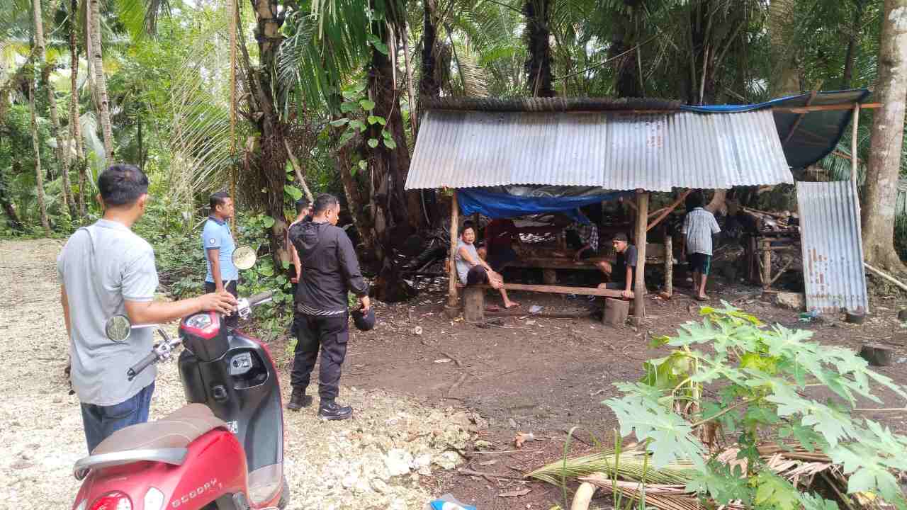Polsek Wangsel Wakatobi Gerebek Judi Sabung Ayam di Tengah Hutan, Tak Ada Pelaku Tertangkap