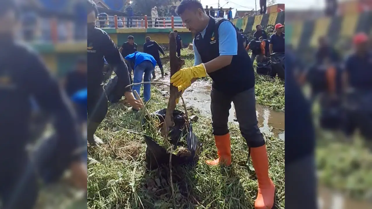 Sentra Meohai Kendari Gelar Kerja Bakti Pembersihan Sungai Lasolo