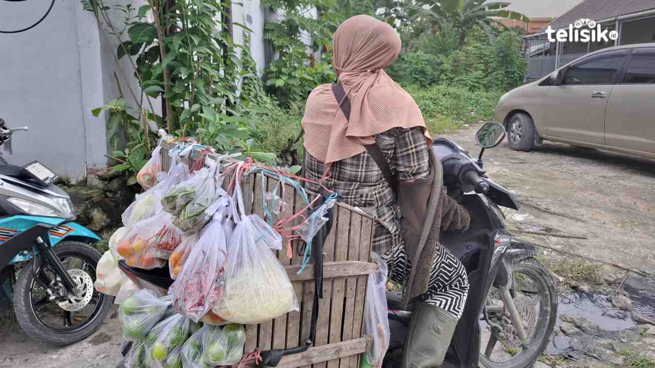 Siti Aminah, Penjual Sayur Keliling: Berjuang Sendiri untuk Pendidikan Dua Anak