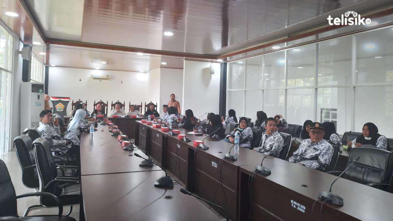 Tunjangan Profesi Belum Dibayar, Puluhan Guru Mengadu ke DPRD Sultra