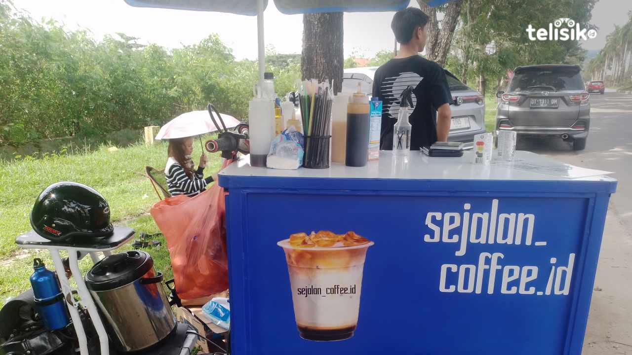 Warga Kendari Kini Minati Beli Kopi Keliling