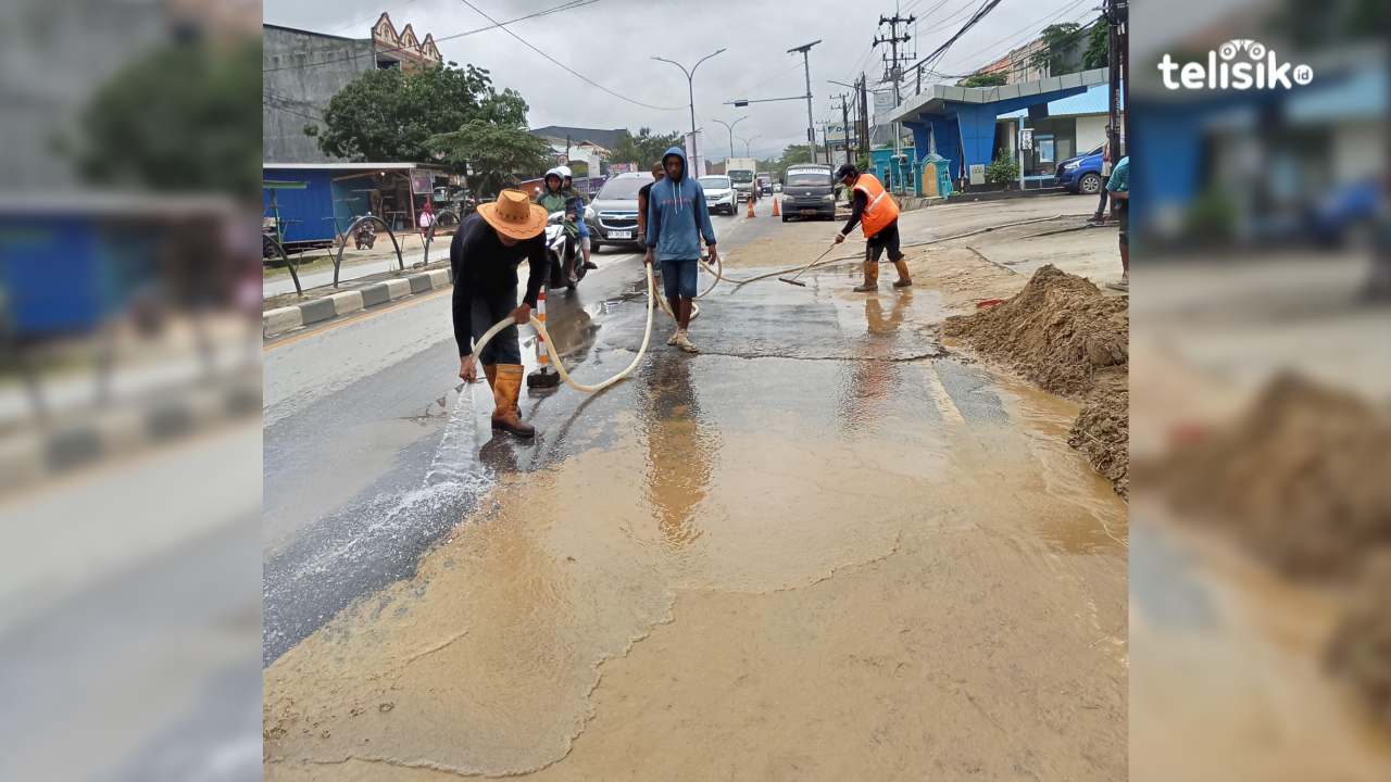 Warga Lepo-Lepo Kendari Gotong Royong Bersihkan Lingkungan Pasca Banjir