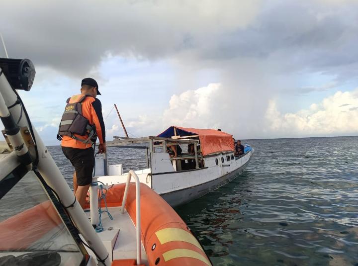 Kapal Nelayan Mati Mesin dan Terombang-ambing 2 Jam di Perairan Kaledupa