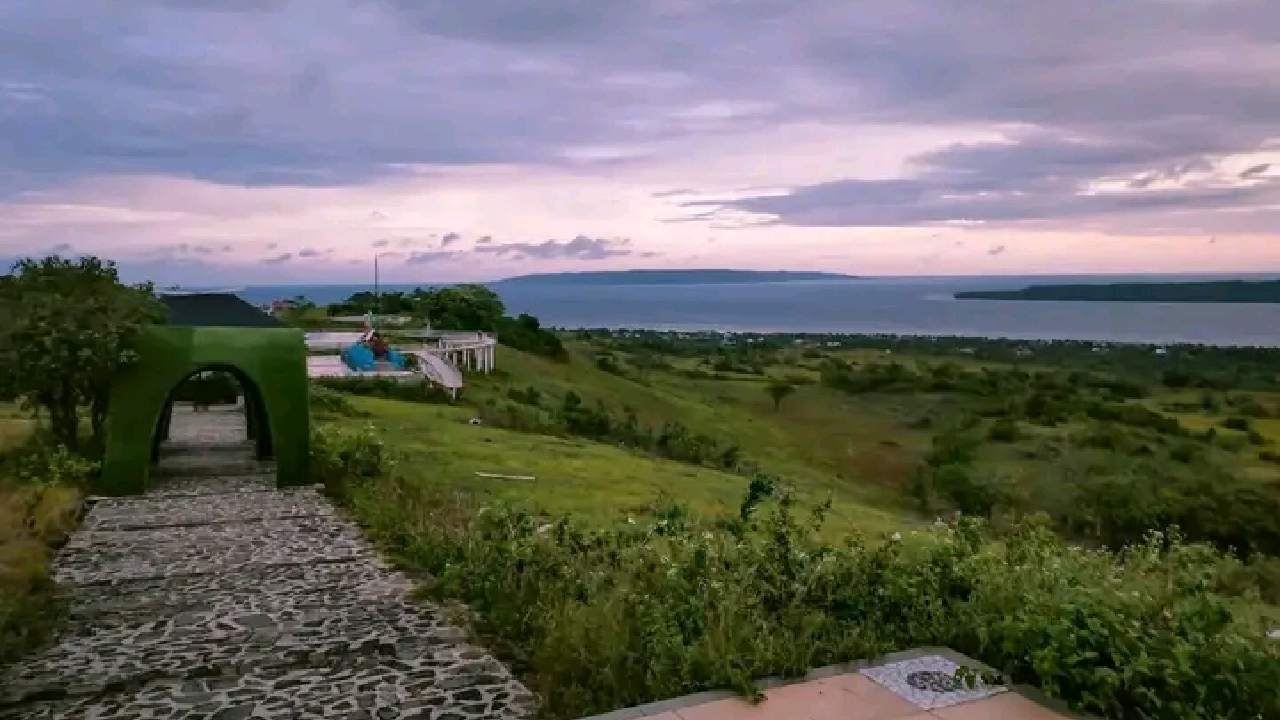 Keindahan Puncak Tomia Wakatobi: Tempat Terbaik Melihat Gugusan Pulau