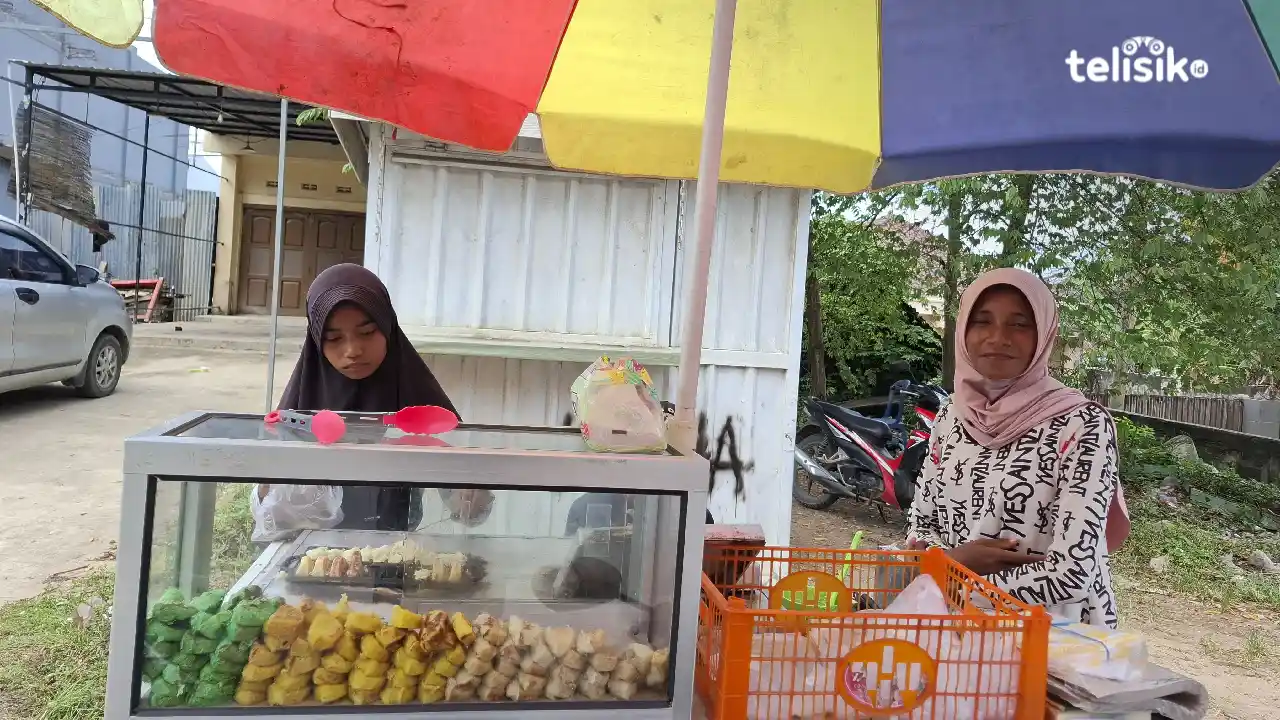 Libur Sekolah, Bocah 13 Tahun Bantu Orang Tua dengan Berjualan Buroncong