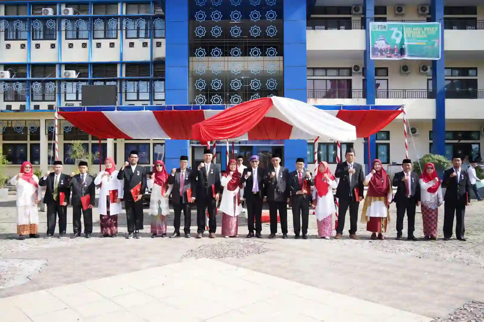 Peringati HAB ke-79, Rektor IAIN Kendari Sematkan Penghargaan Satyalancana Karya Satya ke 18 ASN