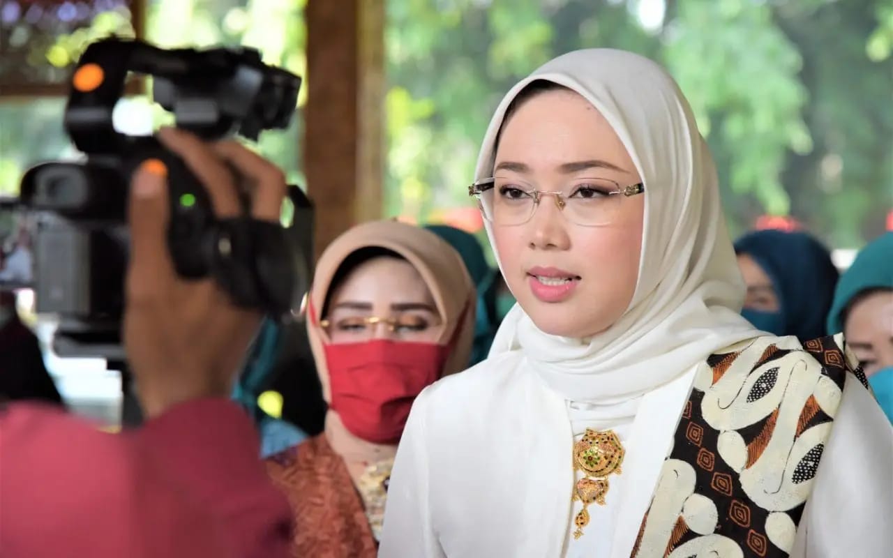 Profil Anne Ratna Mustika: Mantan Istri Dedy Mulyadi Mangkir dari Panggilan Jaksa, Gratifikasi Mobil Mewah