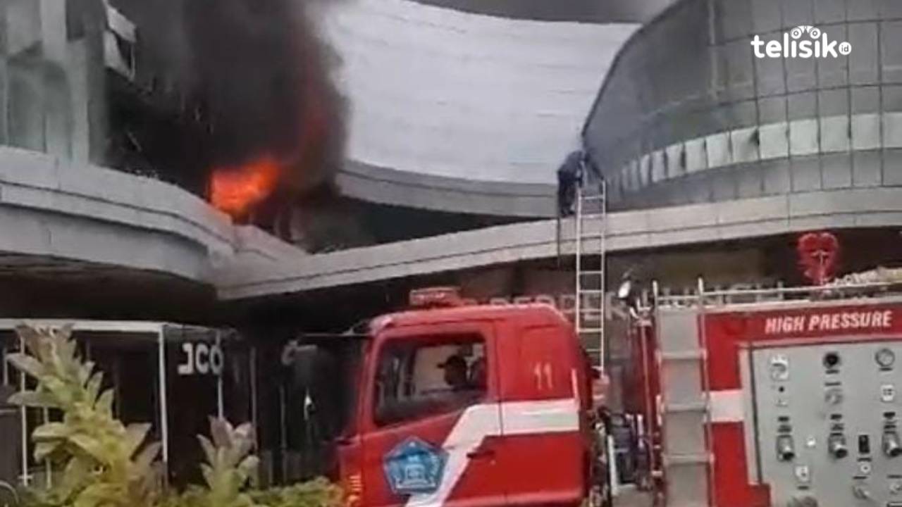 Api Berkobar di The Park Kendari, Plafon Teras Nyaris Roboh