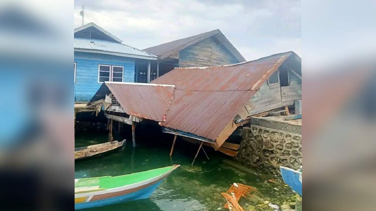 Gedung Perpustakaan SD Maritim Mola Wakatobi Roboh Diterjang Angin Kencang