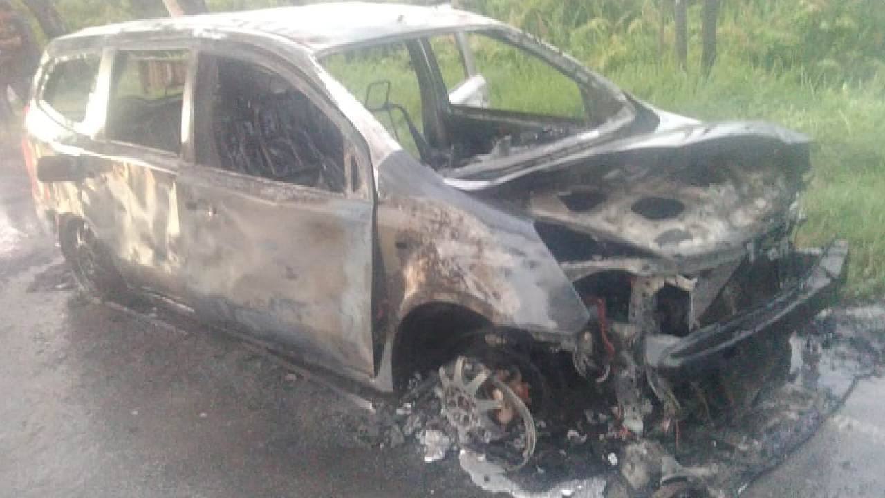 Grand Livina Hangus Terbakar Usai Baru Diservis di Bengkel Kendari