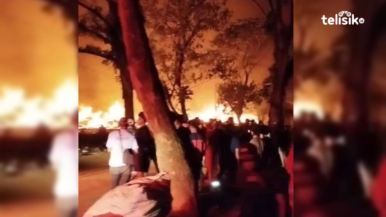 Kebakaran TPA Kendari Hanguskan Puluhan Rumah Warga