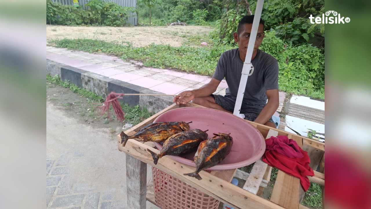 Kisah Penjual Ikan Asap di Kendari: Berjuang Demi Pendidikan Anak Usai Bercerai dari Istri