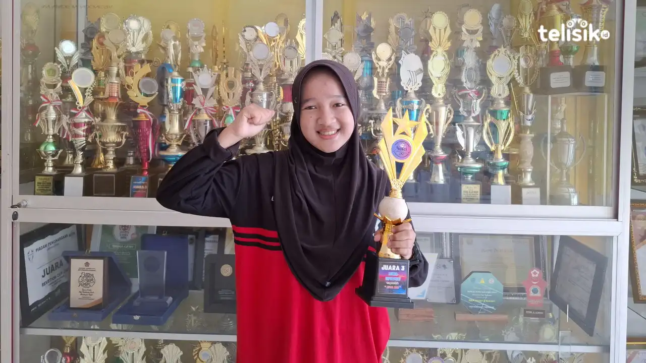 Siswa SMAN 2 Kendari Raih Juara 1 Lomba Puisi Tingkat Nasional