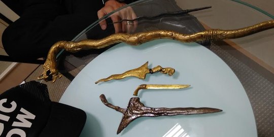 Tanda Rumah Terkubur Pusaka Misterius dan Gerbang Gaib Muncul