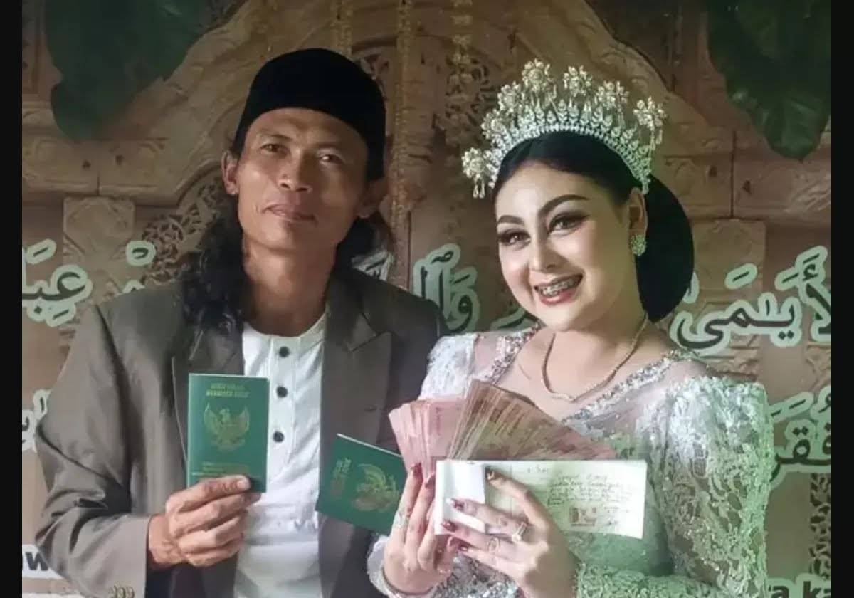 Viral, Pria Ini Nikah di KUA dengan Mahar Rp 999.999.999 Pakai Baju Sederhana