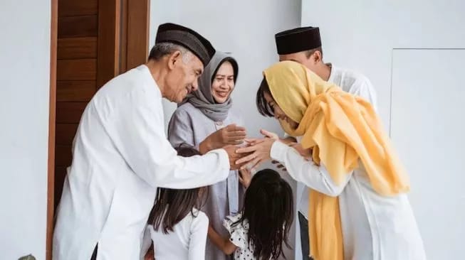 Ucapan Idul Fitri Minal Aidin Wal Faizin atau Taqabbalallahu? Begini Dalilnya