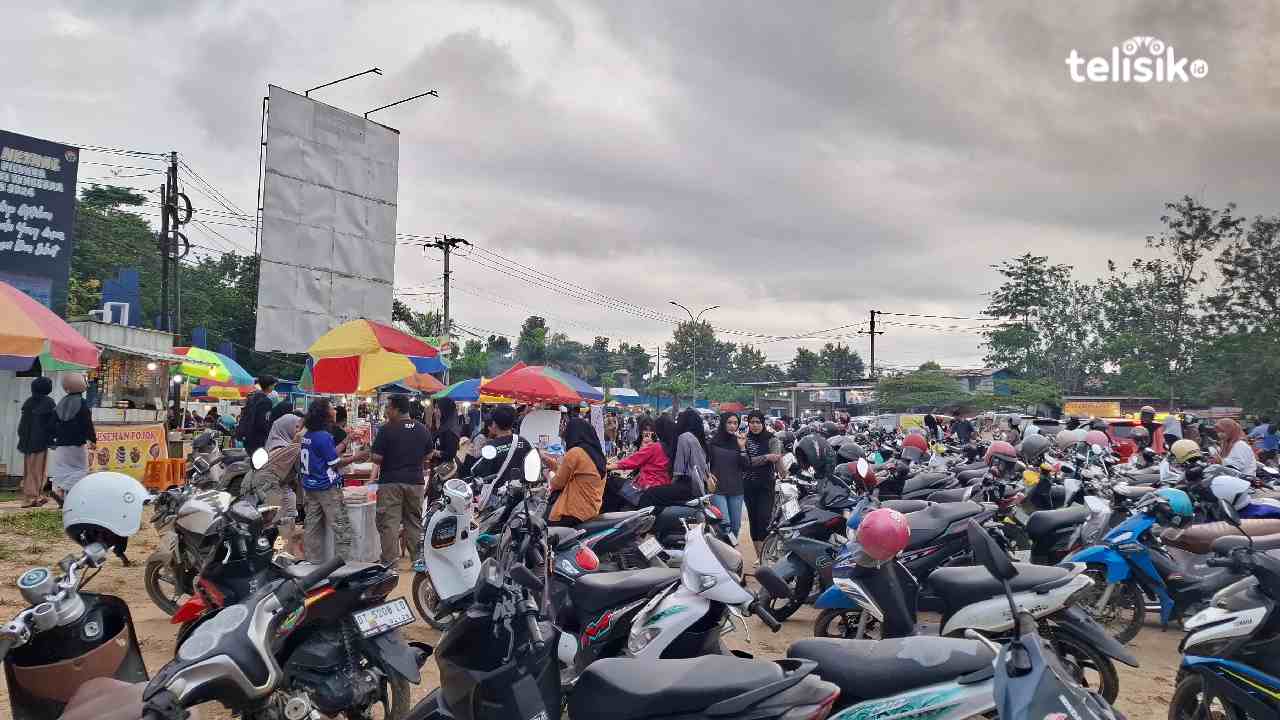 Magnet Bundaran Kantor Gubernur Sultra Pikat Ratusan Warga Berburu Takjil