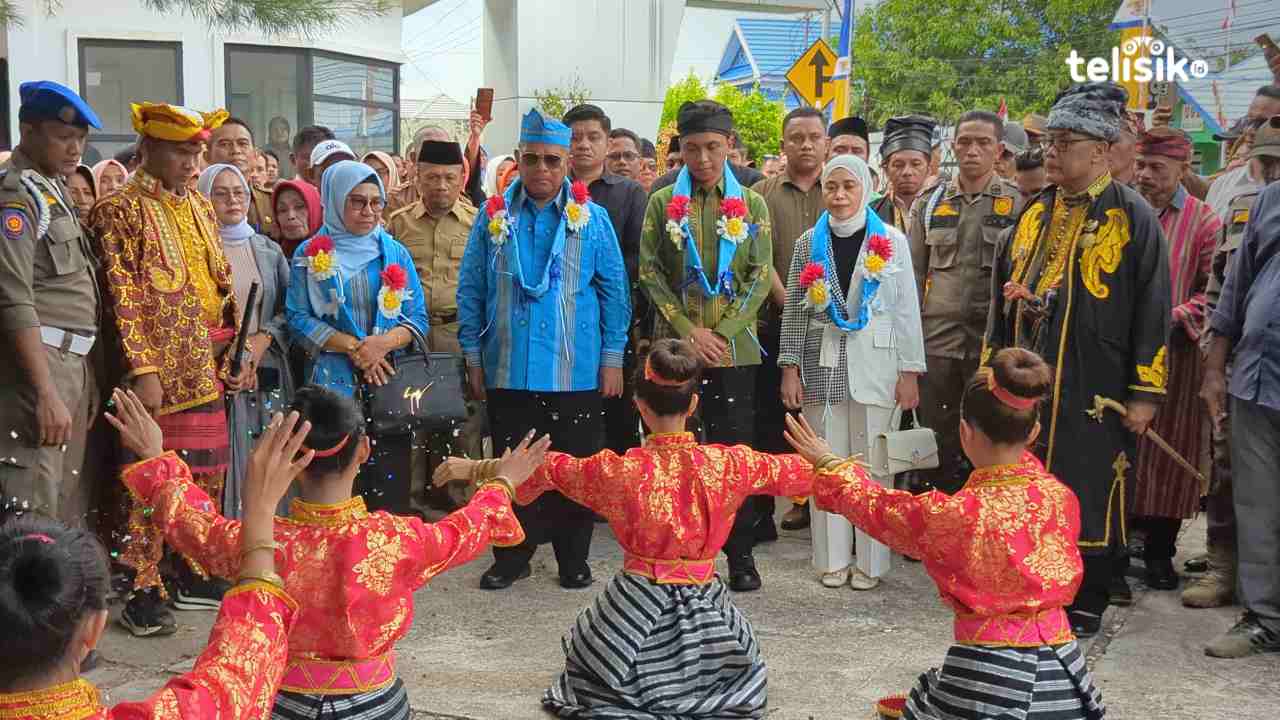 Masyarakat Buton Selatan Sambut Adios dan Risawal dengan Prosesi Adat