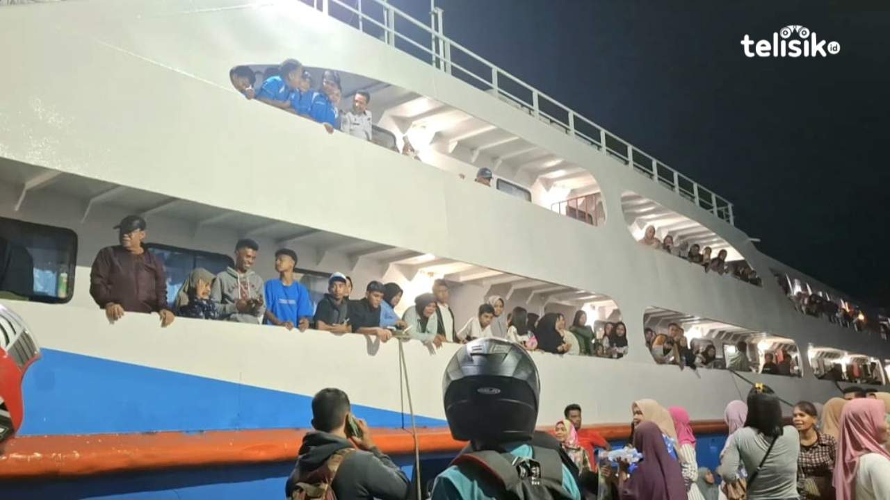 Penumpang Kapal Malam Mudik Gratis Kendari-Raha Membeludak hingga Ruangan Sesak