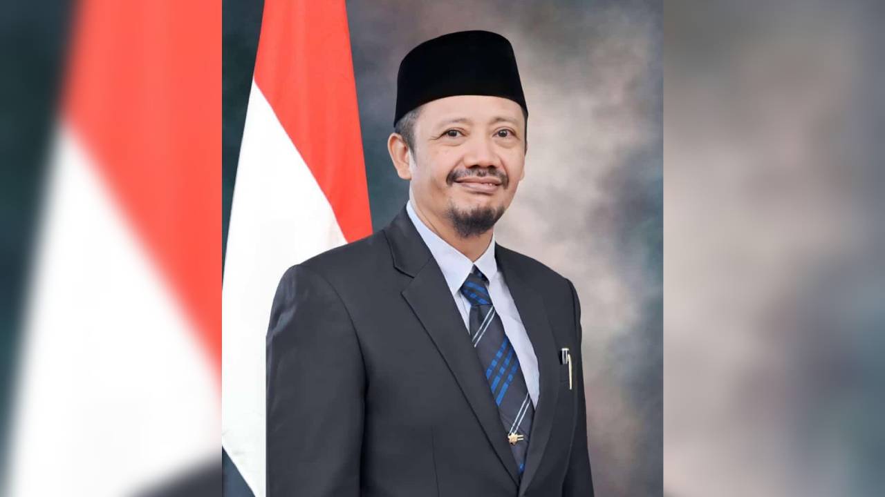 Profil Dr Azhari: Dari Akademisi Hingga Pemimpin Buton Tengah
