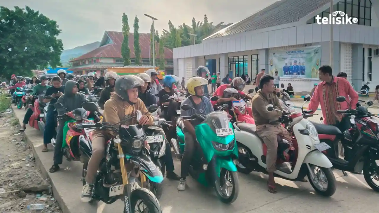 Ratusan Pemudik Roda Dua Tertahan di Pelabuhan Tobaku Kolaka Utara