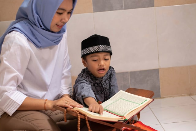 Tiga Amalan Dianjurkan Malam Nuzulul Qur'an, Ini Bedanya dengan Malam Lailatul Qadar