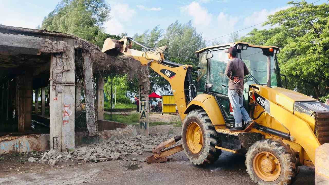 Wali Kota Baubau Bongkar Bangunan Selasar Kotamara dan Abaikan Prosedur
