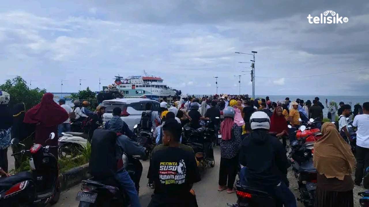 Arus Balik Lebaran Penumpang di Pelabuhan Feri Kaledupa Wakatobi masih Membeludak