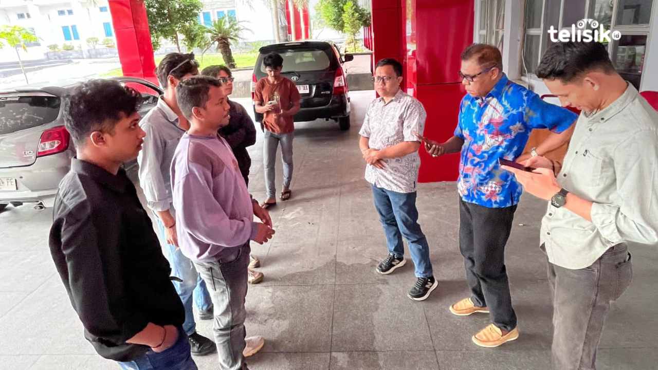 Konsorsium Mahasiswa Sultra Geruduk DPRD Berbuah Kecewa, Tak Temukan Anggota Legislatif