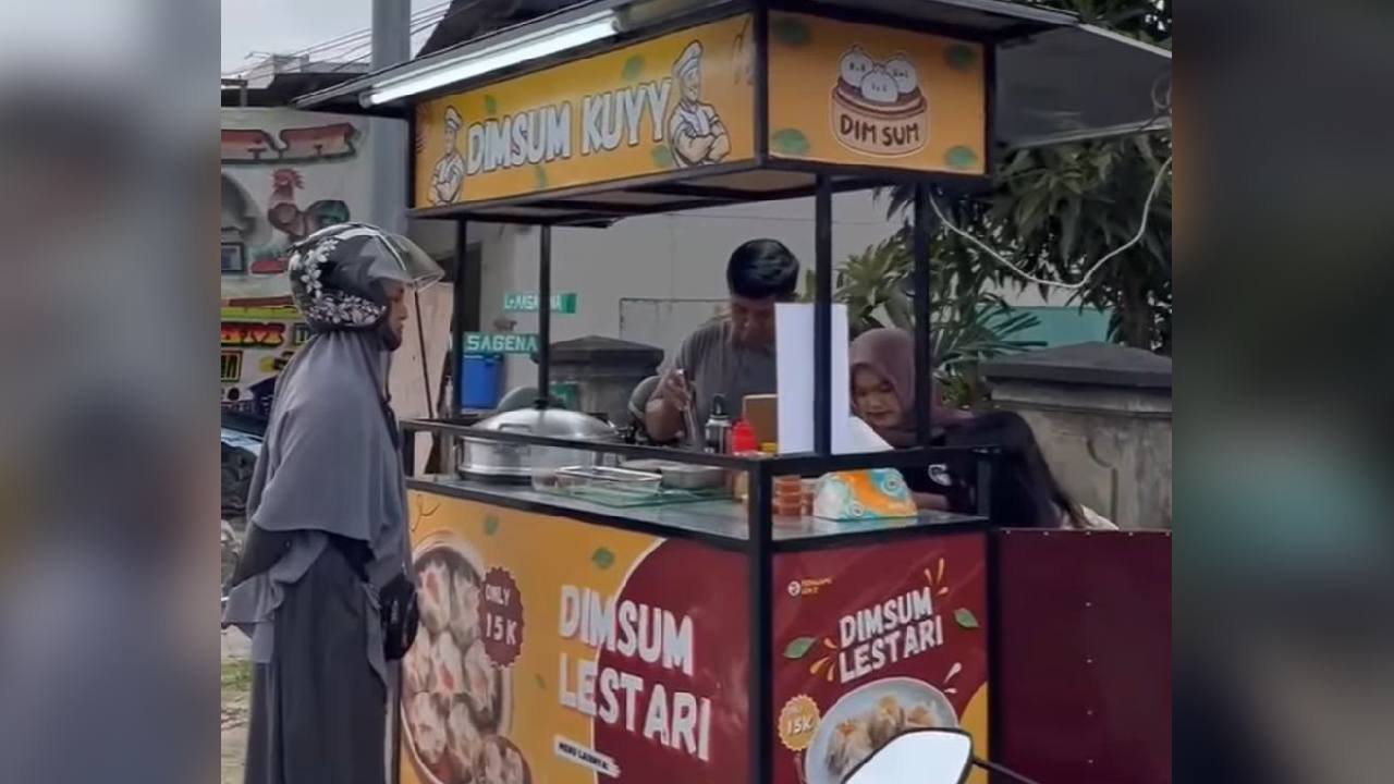 Mahasiswa UHO Kendari Pagi Kuliah Sore hingga Malam Jualan Dimsum, Sempat Ingin Menyerah