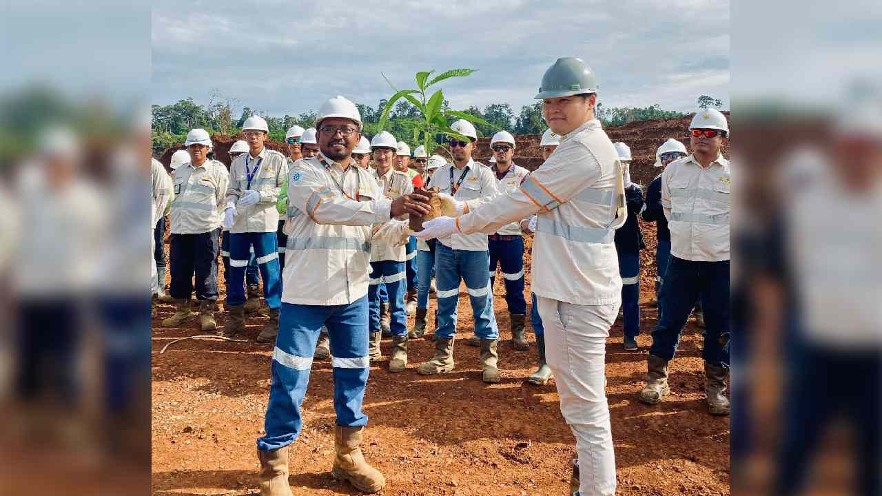 Peringati Hari Bumi, PT GKP Tanam Pohon di Lahan Bekas Tambang