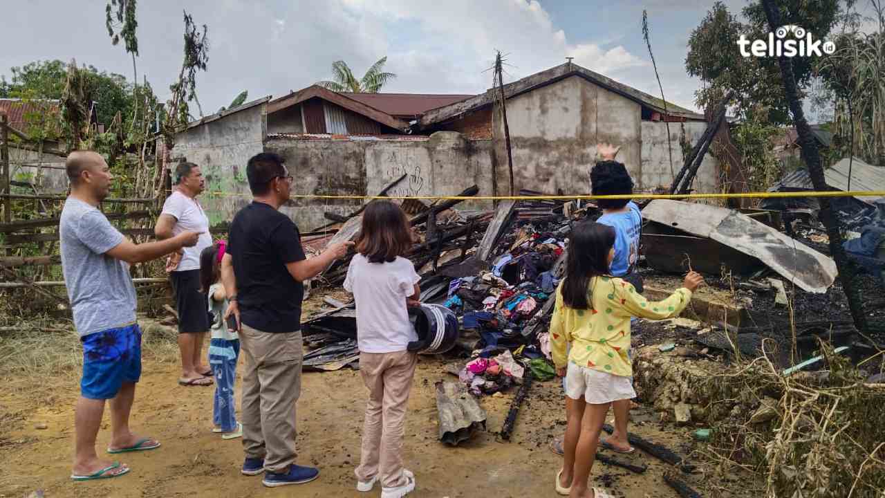 Satu Rumah Terbakar Rata dengan Tanah, Wabup Muna Bantu Korban