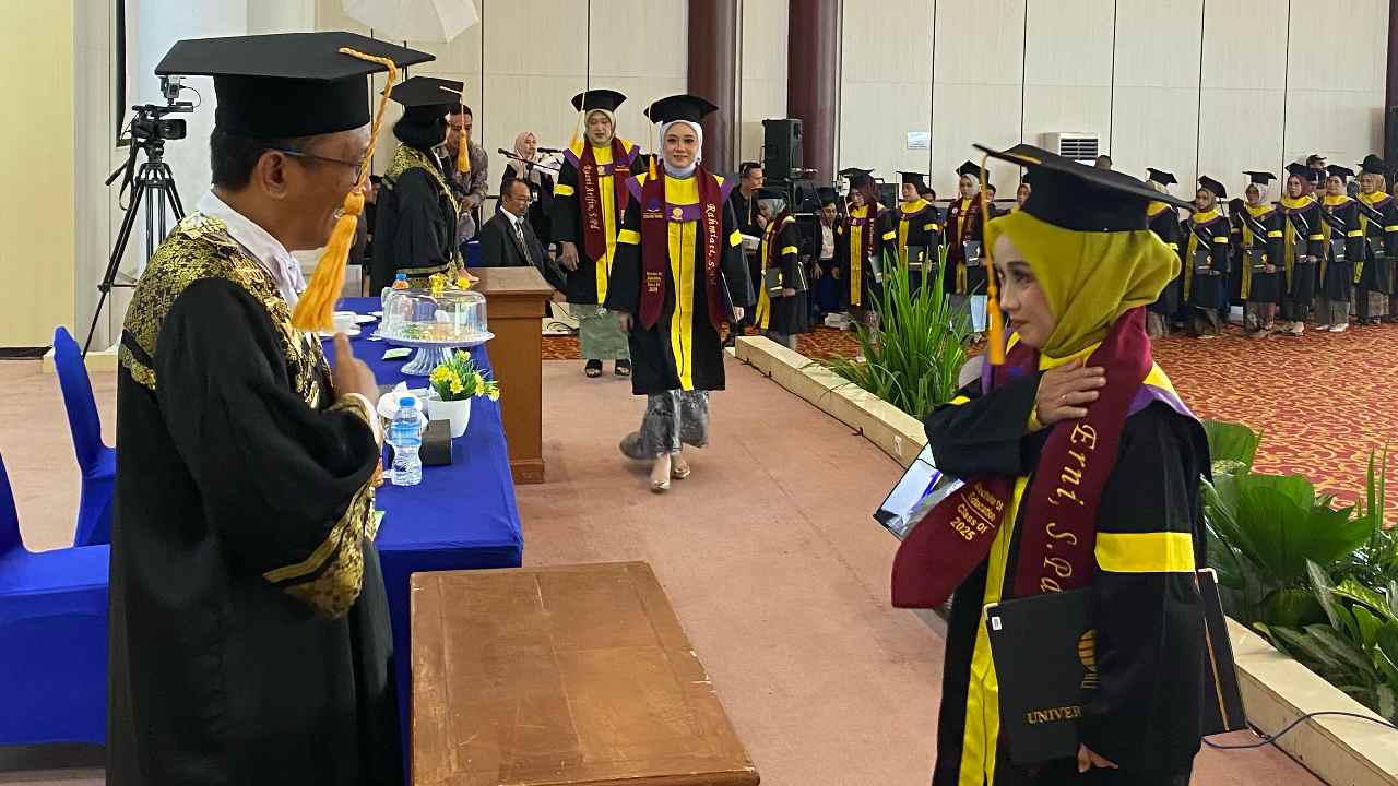 UT Kendari Wisuda 270 Lulusan dan Optimis Bersaing di Bursa Kerja Global