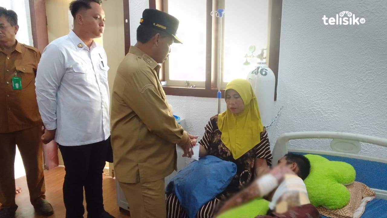 Wabup Kolaka Utara Besuk Santri Korban Penganiayaan Dua Rekannya, Luka Bakar Berangsur Pulih