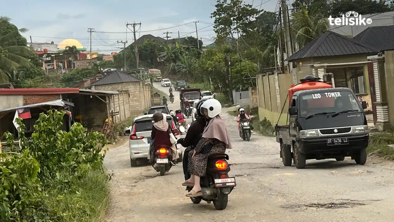 Warga Keluhkan Jalan Rusak di Puuwatu Kendari, Menuju Kantor Balai Jalan Nasional