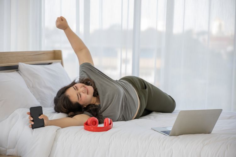 10 Industri 2025 dengan Gaji Tinggi Bisa Dikerjakan Sambil Rebahan di Rumah