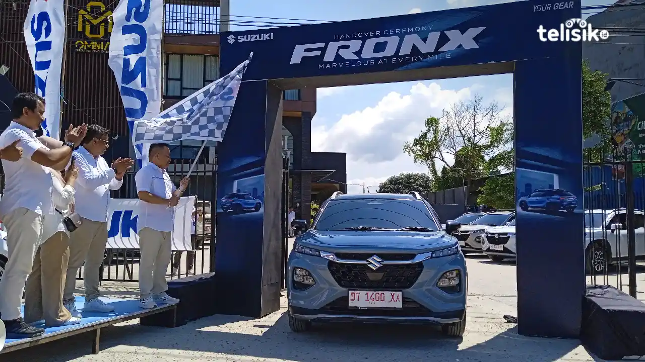 Suzuki Serahkan 12 Unit Fronx ke Konsumen Pertama di Sulawesi Tenggara