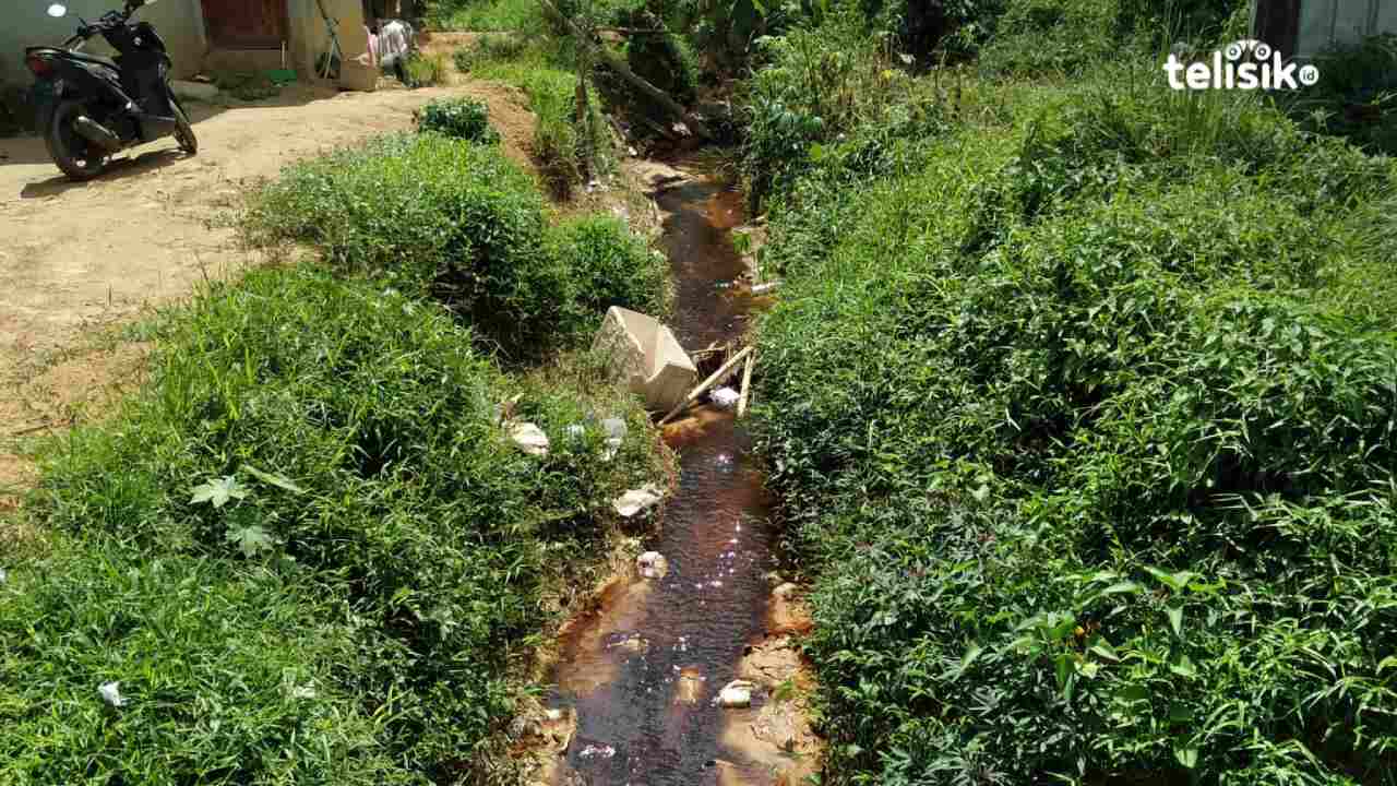 Air Kali Tunggala Kendari Berubah Warna Hitam, Warga Duga dari Lindi TPA