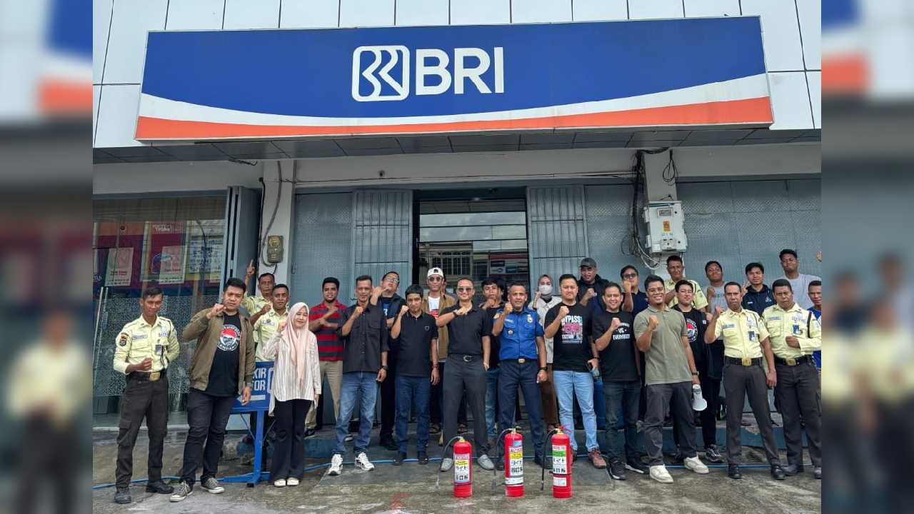 BRI Cabang Kendari By Pass Gandeng DISDAMKAR Kota Kendari Gelar Simulasi Penanggulangan Kebakaran
