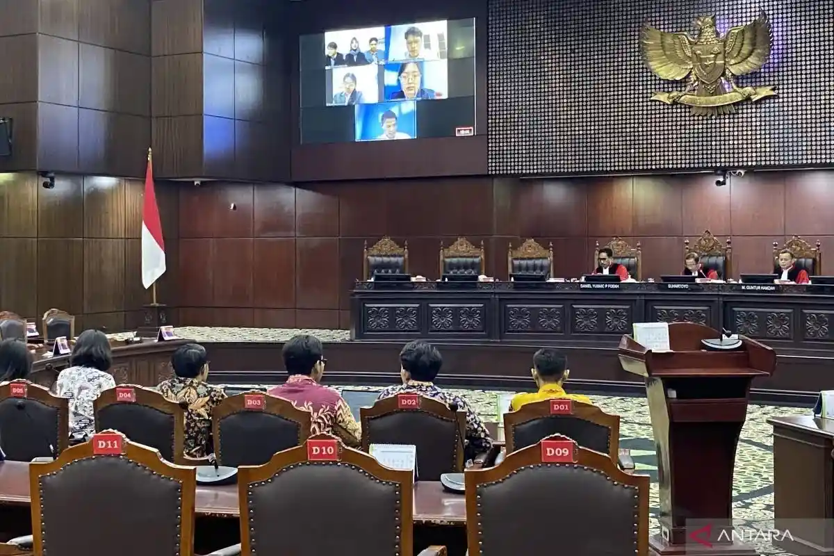 Daftar Lengkap Gugatan UU TNI ke MK, Rapat Pemerintah dengan DPR di Hotel Mewah Masuk Materi Sidang