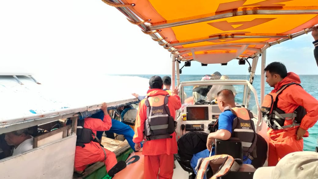 Kapal Ikan Muat Belasan Orang Terombang-ambing di Perairan Kaledupa Wakatobi, Begini Kondisinya
