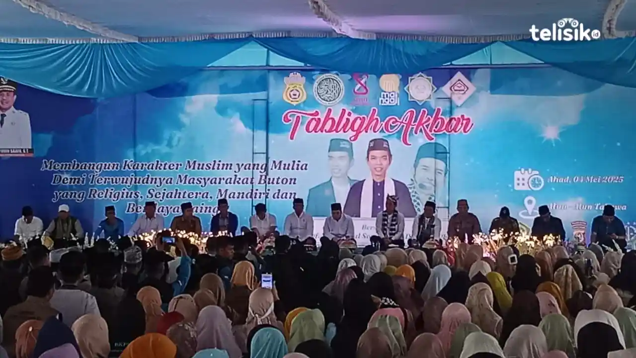 Lautan Manusia Tumpah Ruah di Islamic Center Buton, Sambut Kedatangan Ustadz Abdul Somad